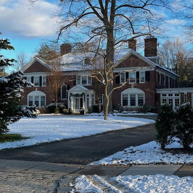 Premium Lot - 4 to 7 Driveway Spaces